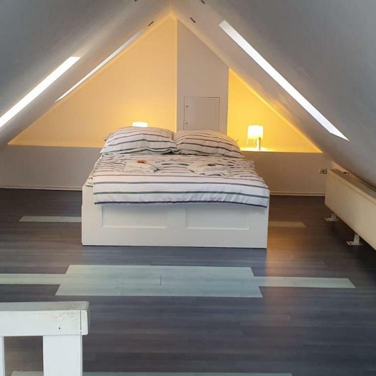 Ferienwohnung Leo Duisburg - Naehe Bahnhof Bagian luar foto