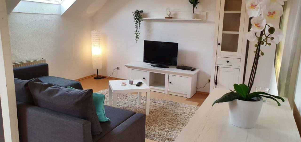 Ferienwohnung Leo Duisburg - Naehe Bahnhof Bagian luar foto